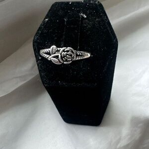 GLAMOUR ENGAGEMENT RING SIZE 6